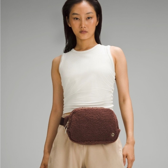 BNWT Sealed Package Lululemon Everywhere Belt Bag Large 2L Sherpa Brown Earth - Picture 6 of 15